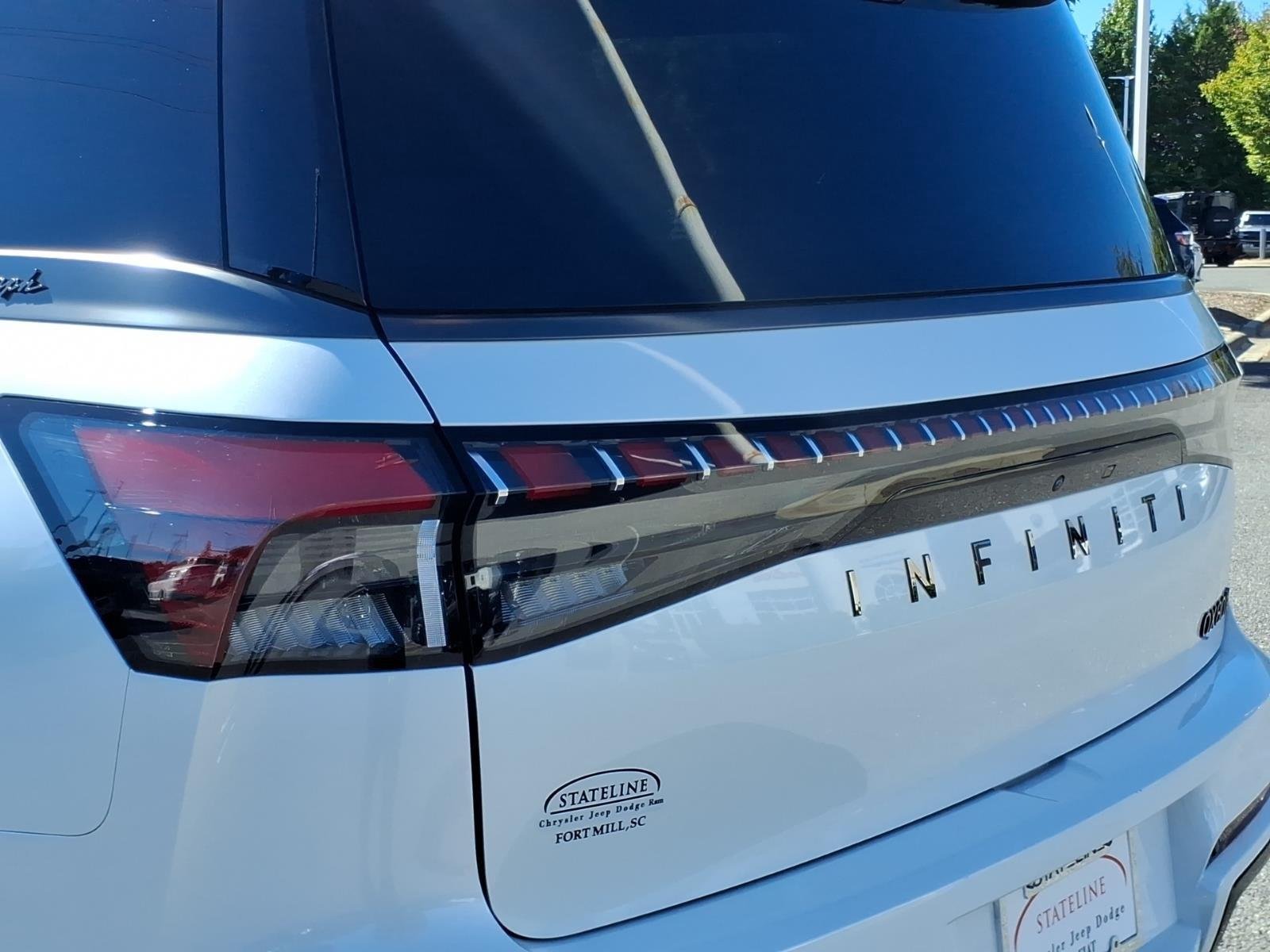 Used 2026 Radiant White/Black Obsidian INFINITI AUTOGRAPH image 16