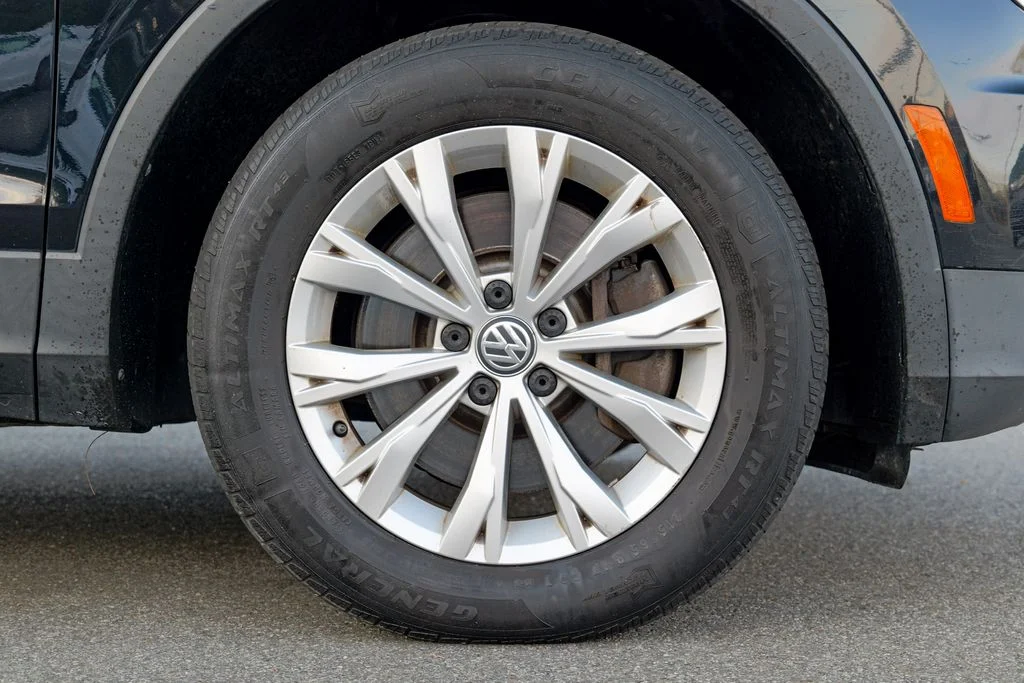 Used 2019 Platinum Gray Metallic Volkswagen 2.0T SE image 12