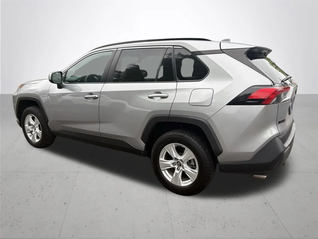 Used 2021 Silver Toyota XLE image 8