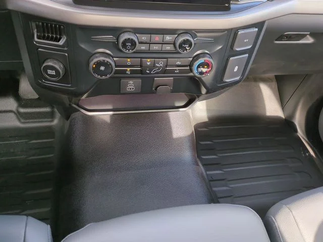 New 2026 Oxford White Ford XL image 18