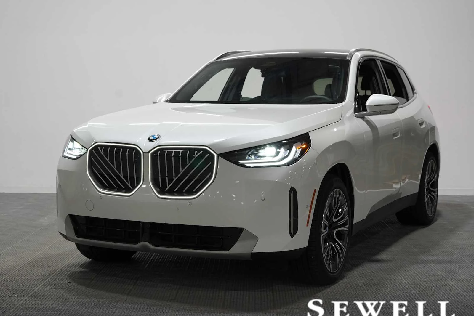 Certified Used 2026 Mineral White Metallic BMW 30 xDrive image 1