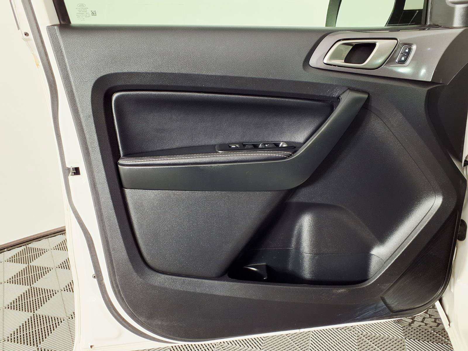 Used 2019 White Ford  image 16