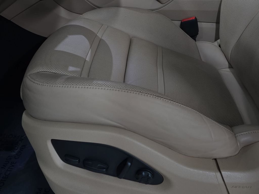 Certified Used 2023  Porsche Base image 25