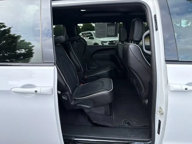 Used 2024 White Chrysler Limited image 15