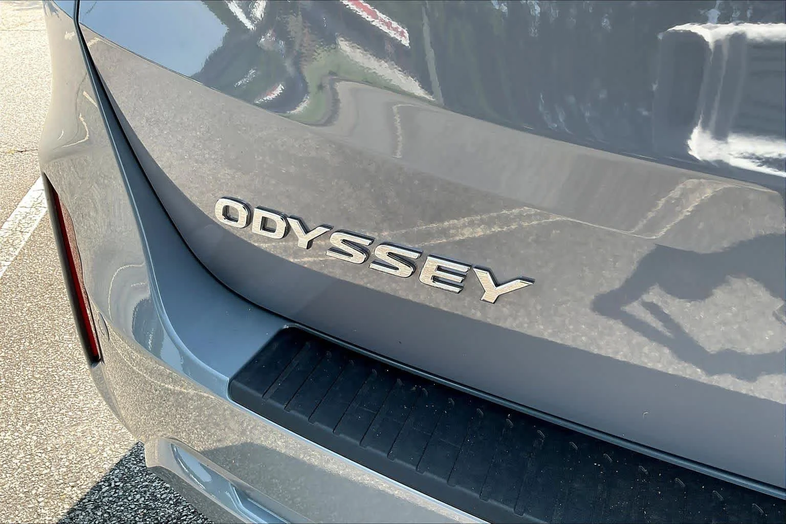 New 2026 Sonic Gray Pearl Honda Touring image 15