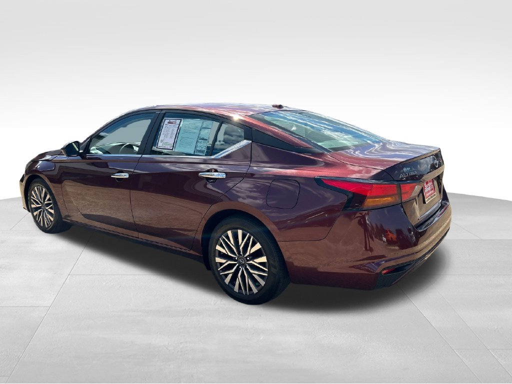 Used 2023 Red Nissan 2.5 SV image 3