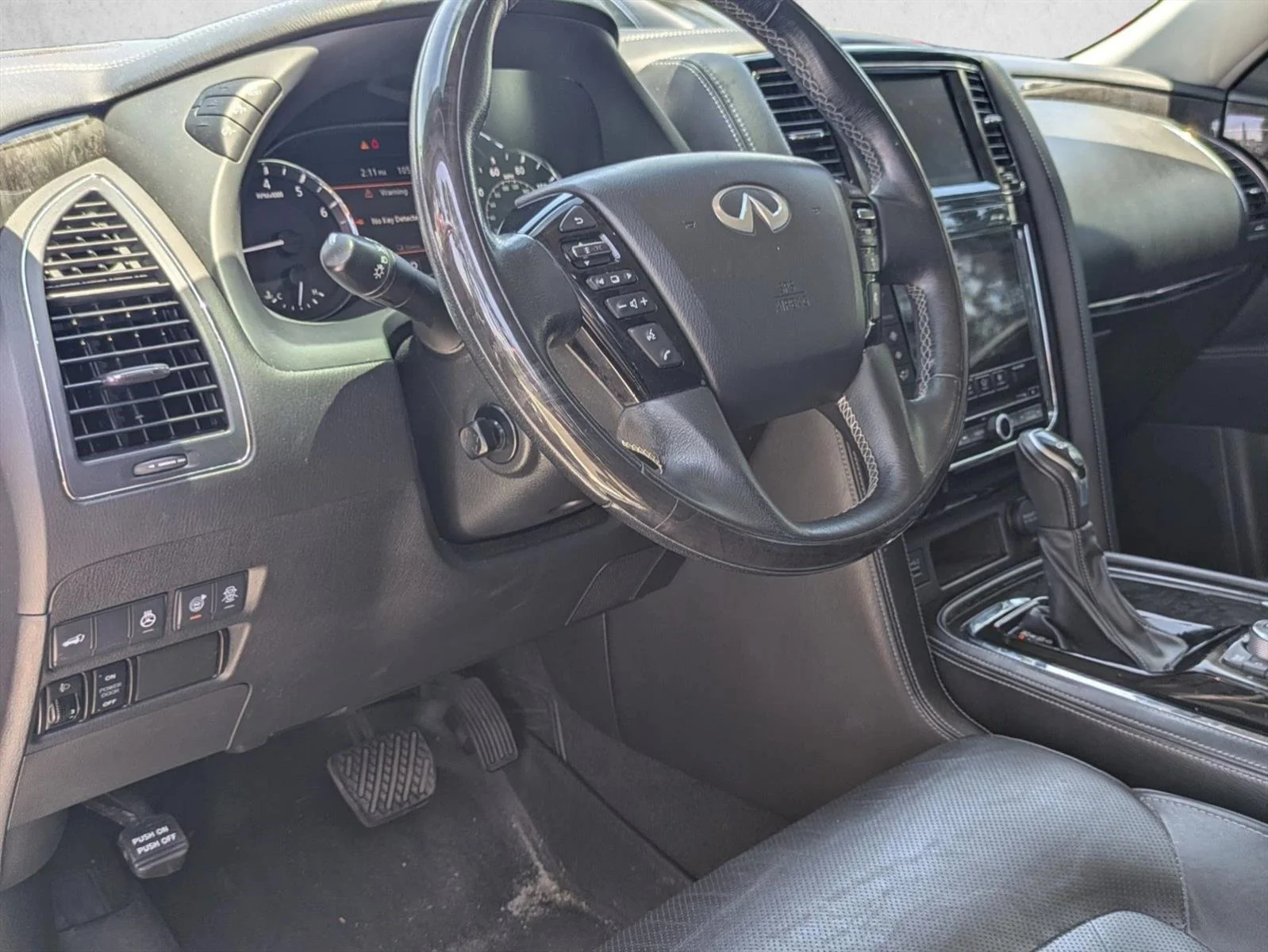 Used 2021 Coulis Red INFINITI LUXE image 9
