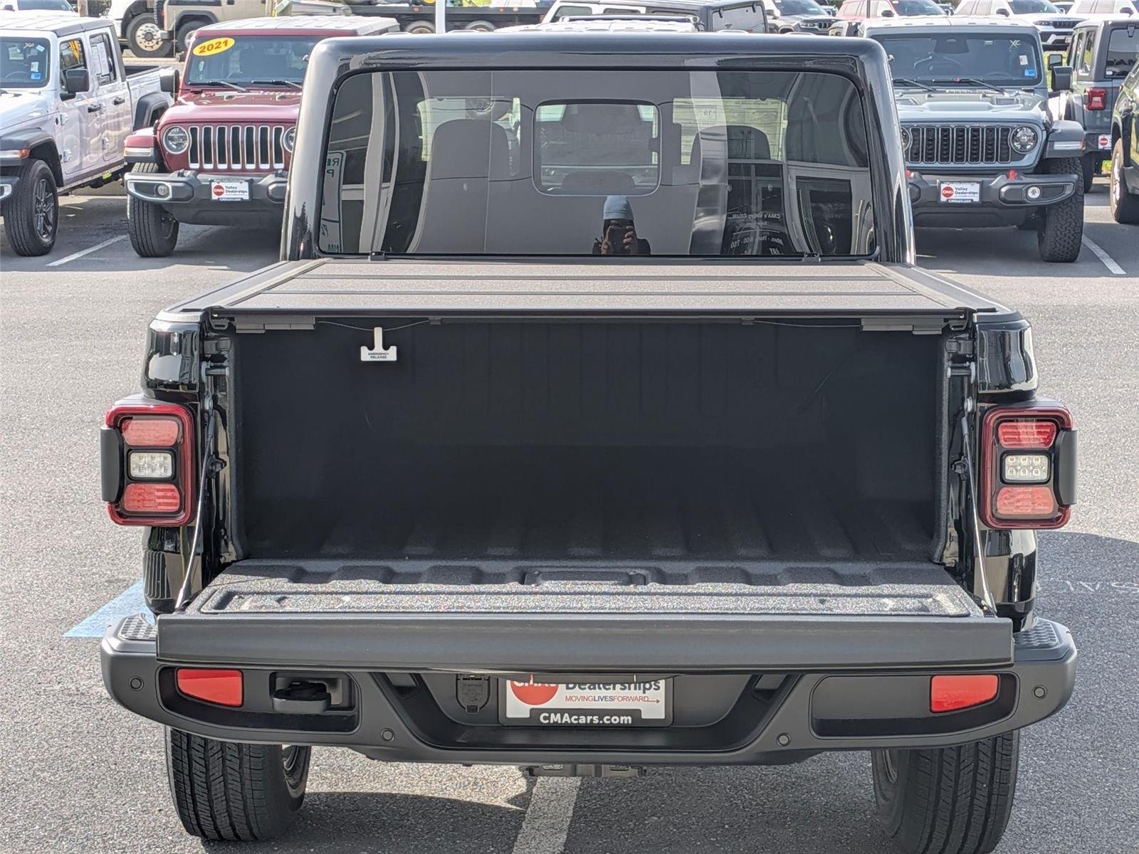 New 2026 Black Clear-Coat Exterior Paint Jeep Sahara image 31