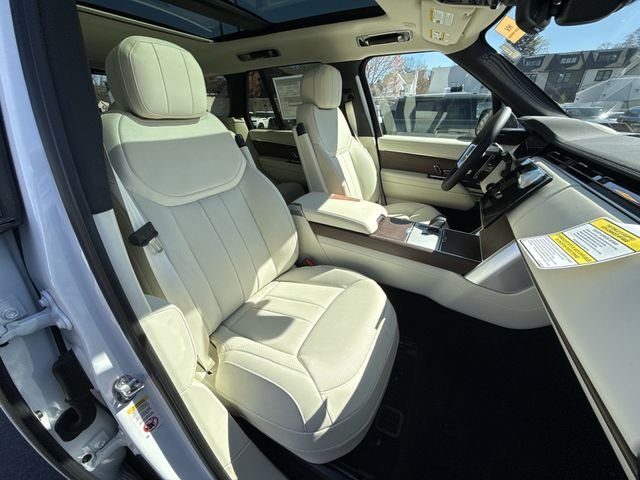 New 2026 Fuji White Land Rover SE image 23