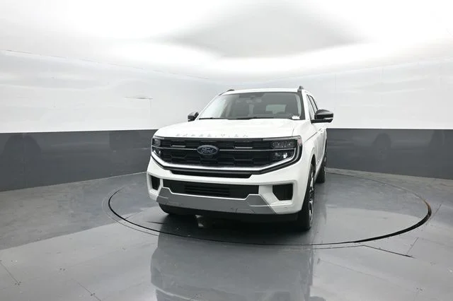 New 2026 Star White Metallic Tri-Coat Ford Platinum® image 3