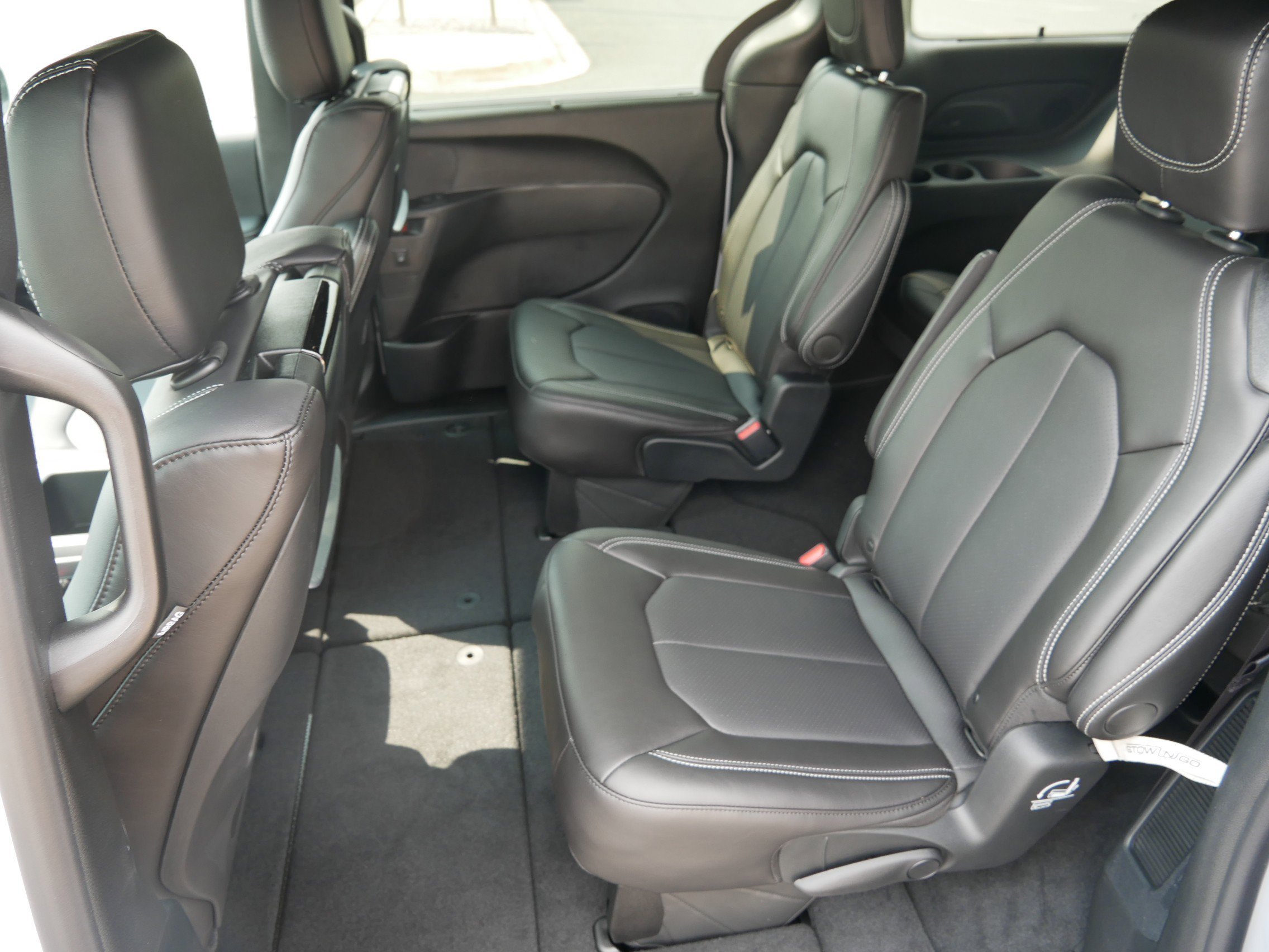 2025 Chrysler Pacifica Select - Photo 12