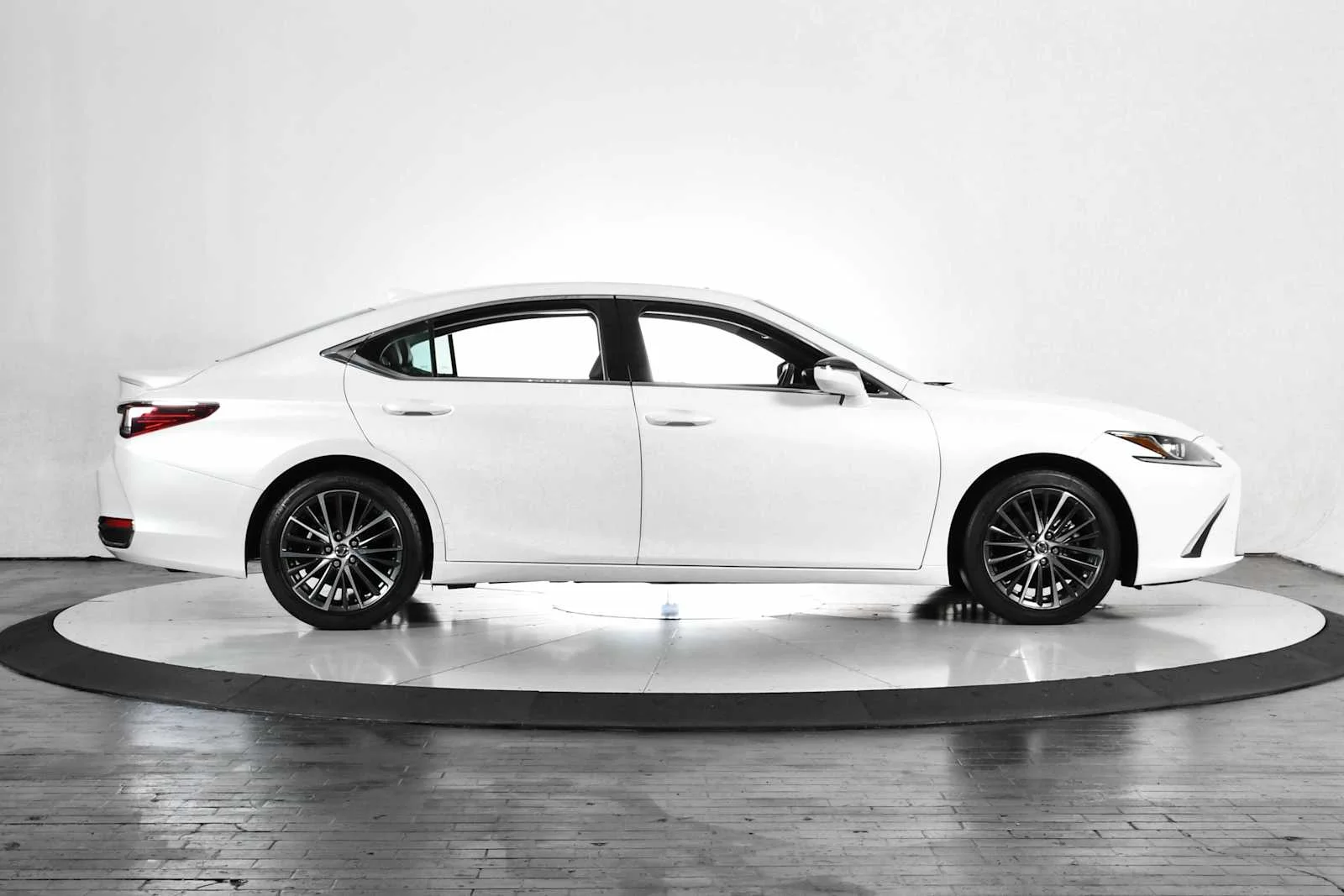 Certified Used 2024 EMINENT WHITE PEARL Lexus  image 8