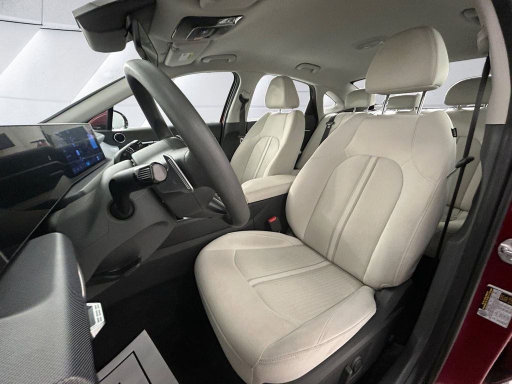 Used 2025 Red Hyundai SEL image 8