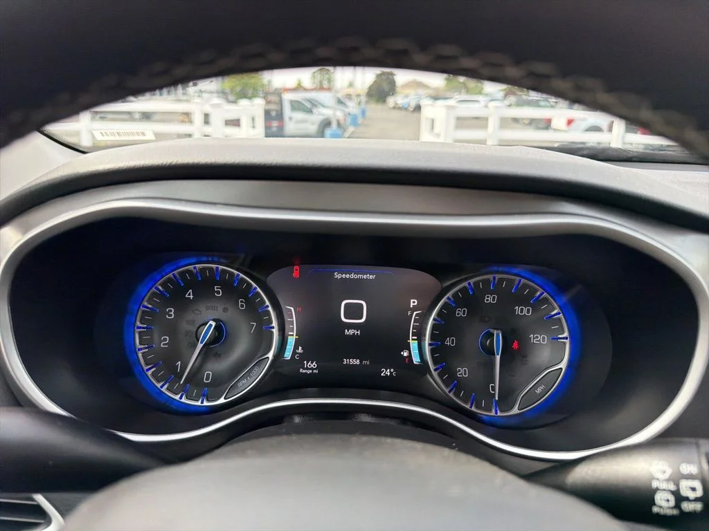 Used 2024 Silver Chrysler Touring L image 27