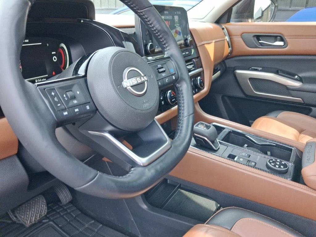 Used 2023 White Nissan Platinum image 16