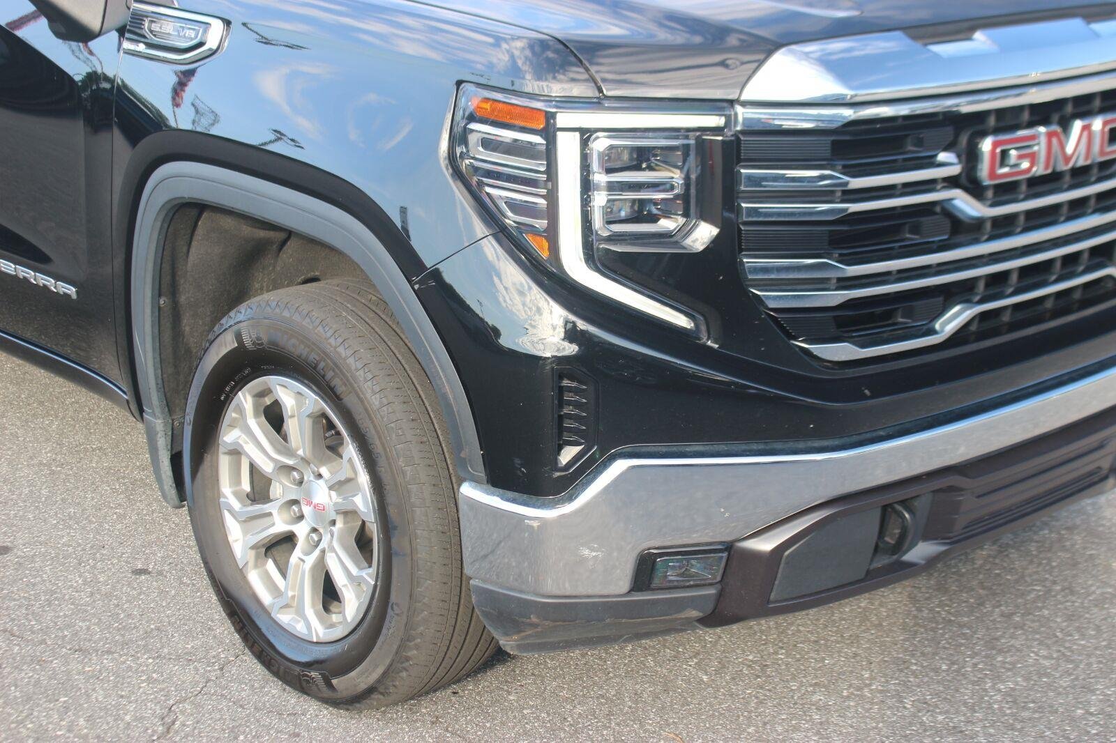 Used 2025 Onyx Black GMC SLT image 9