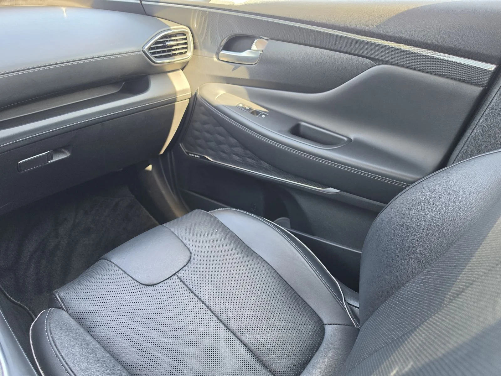 Used 2023 White Hyundai Limited image 19
