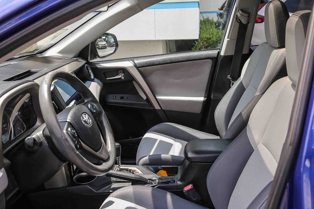 Used 2014 Blue Toyota XLE image 18