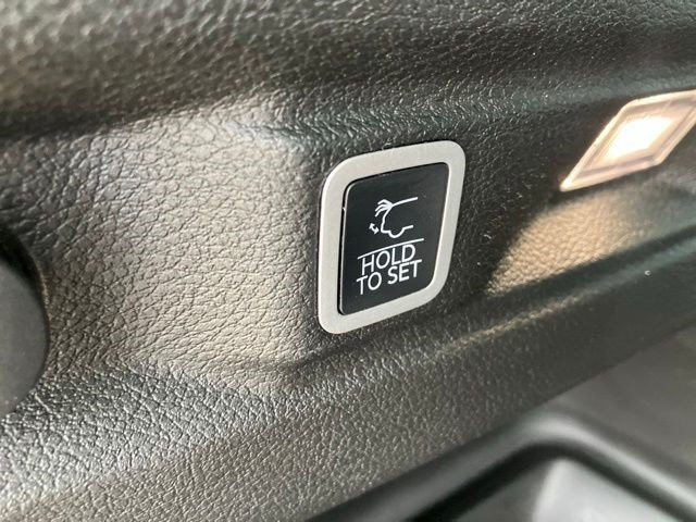 Used 2025 Diamond Black Crystal Pearlcoat Jeep Limited image 26