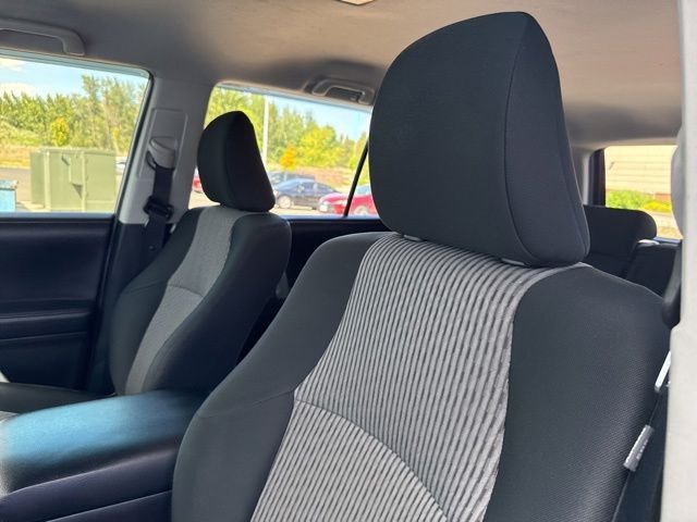 Used 2016 Classic Silver Metallic Toyota SR5 4X4 image 27