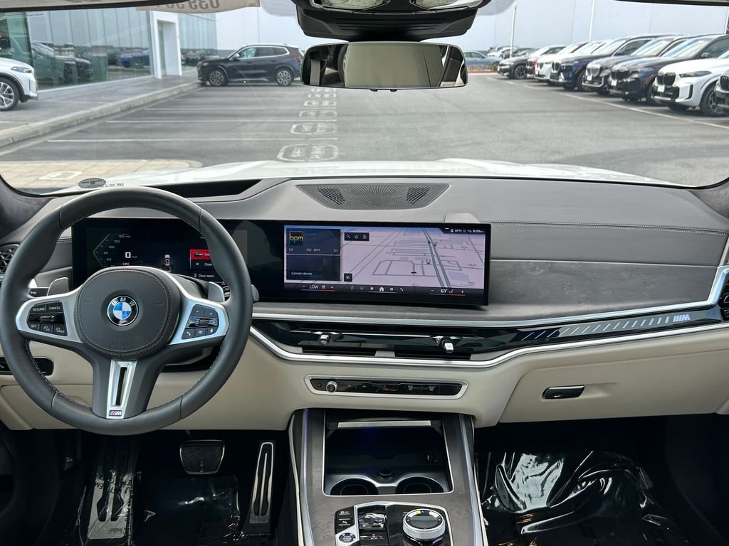 Used 2026 Alpine White BMW M60i image 37