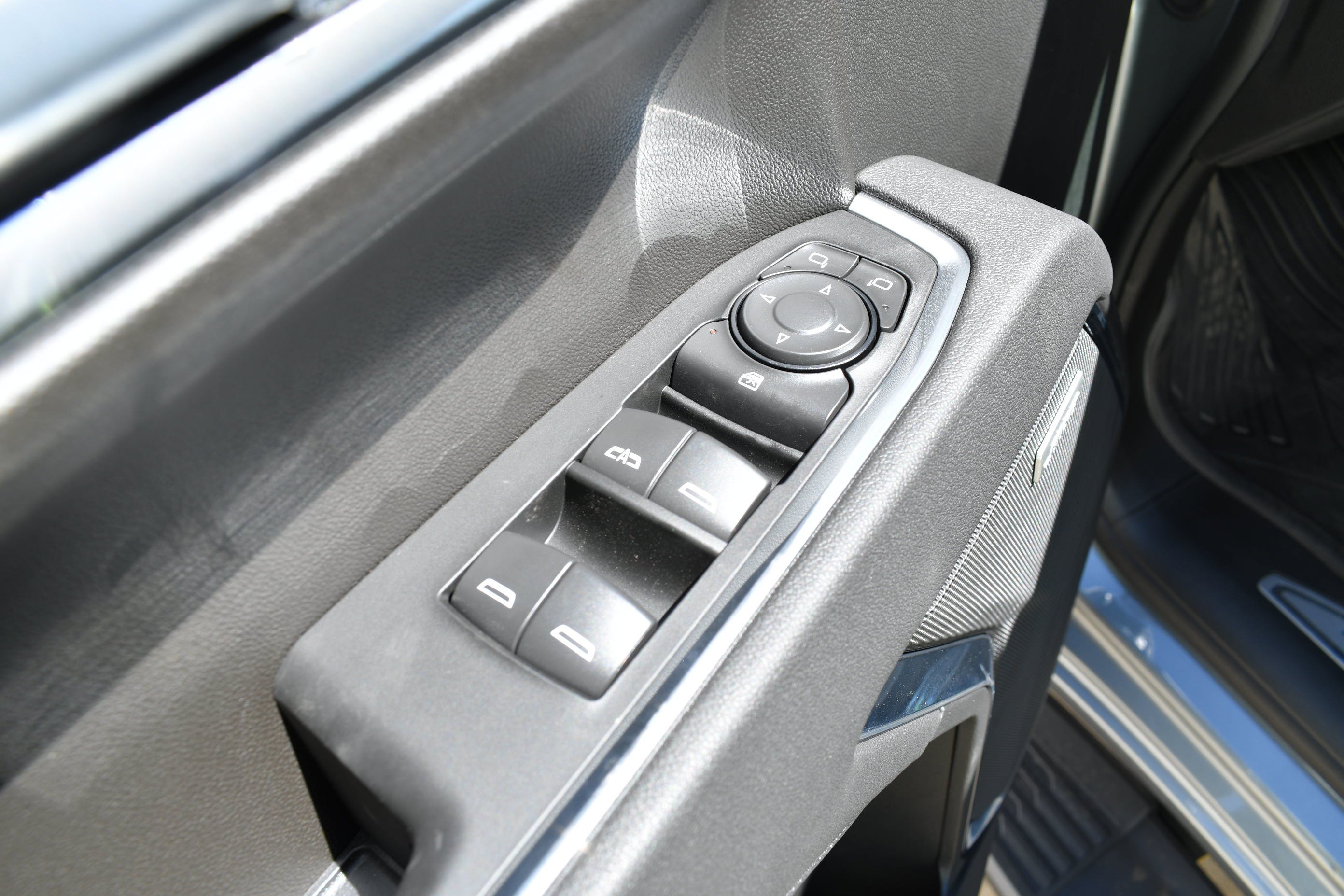 New 2026 Sterling Metallic GMC Elevation image 15