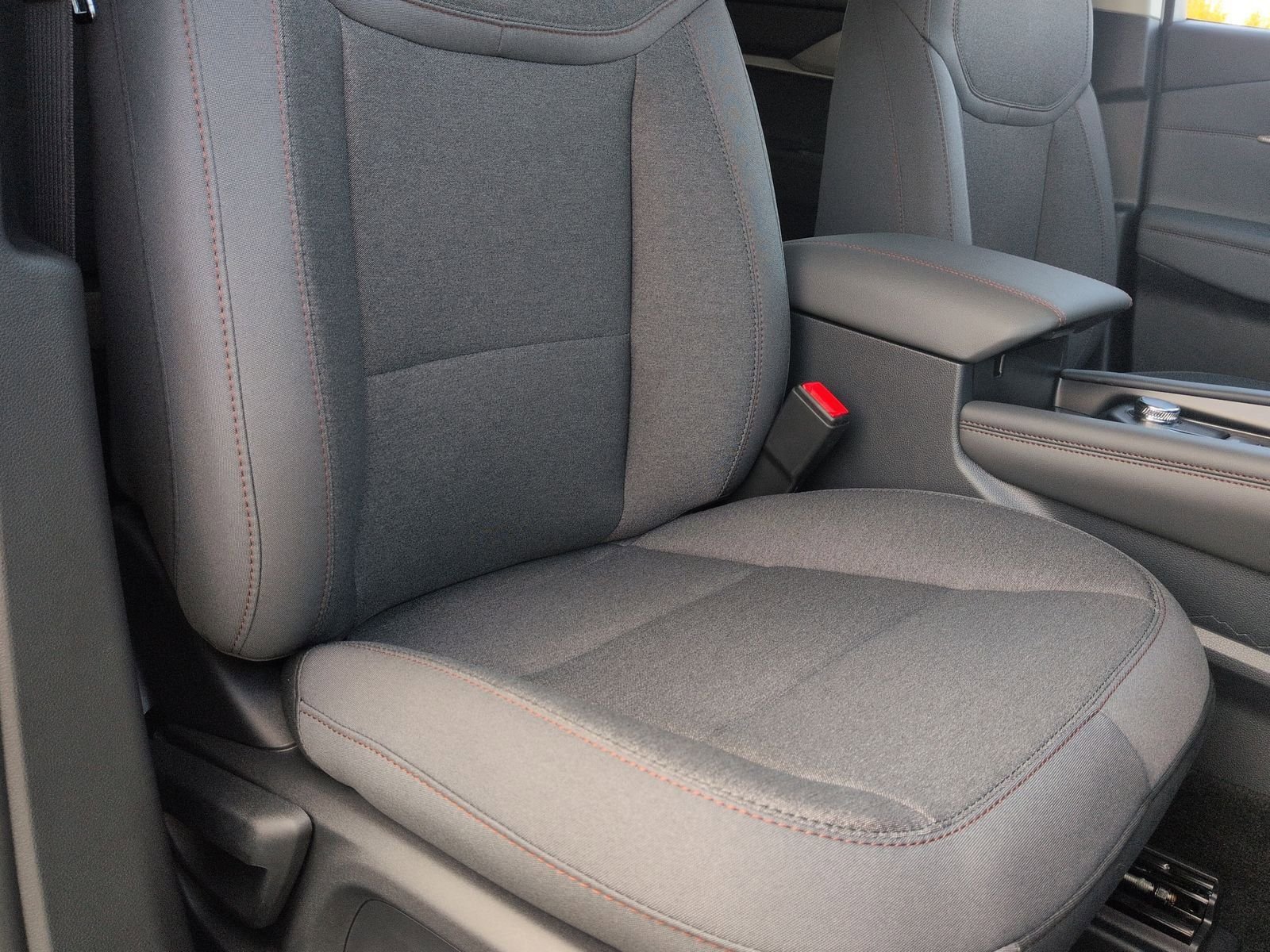 2025 Ford Explorer Active - Photo 22