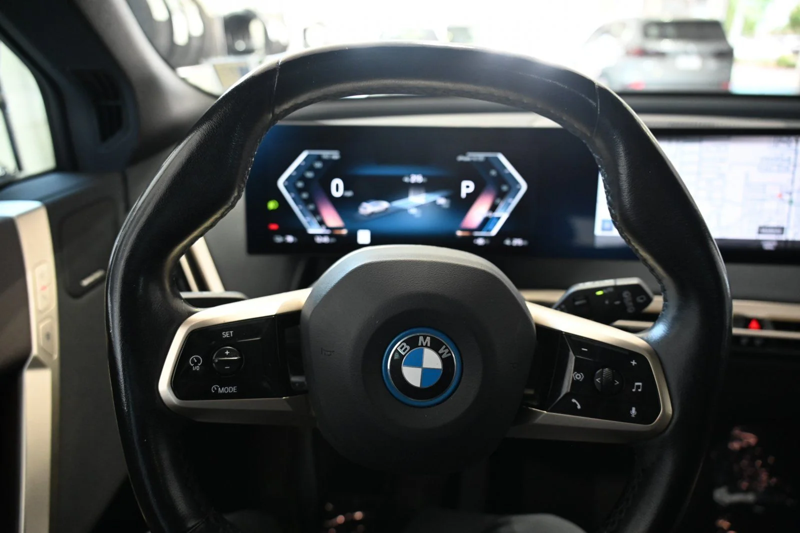 Used 2023 Alpine White BMW xDrive50 image 10