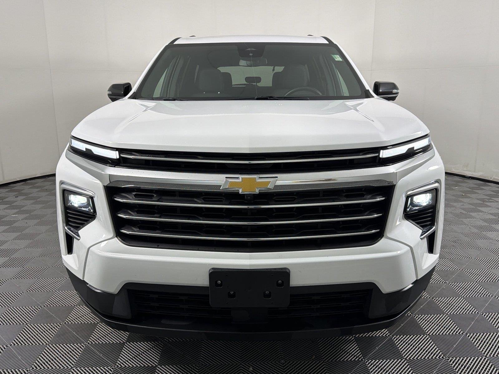 Used 2024 Summit White Chevrolet LT image 2