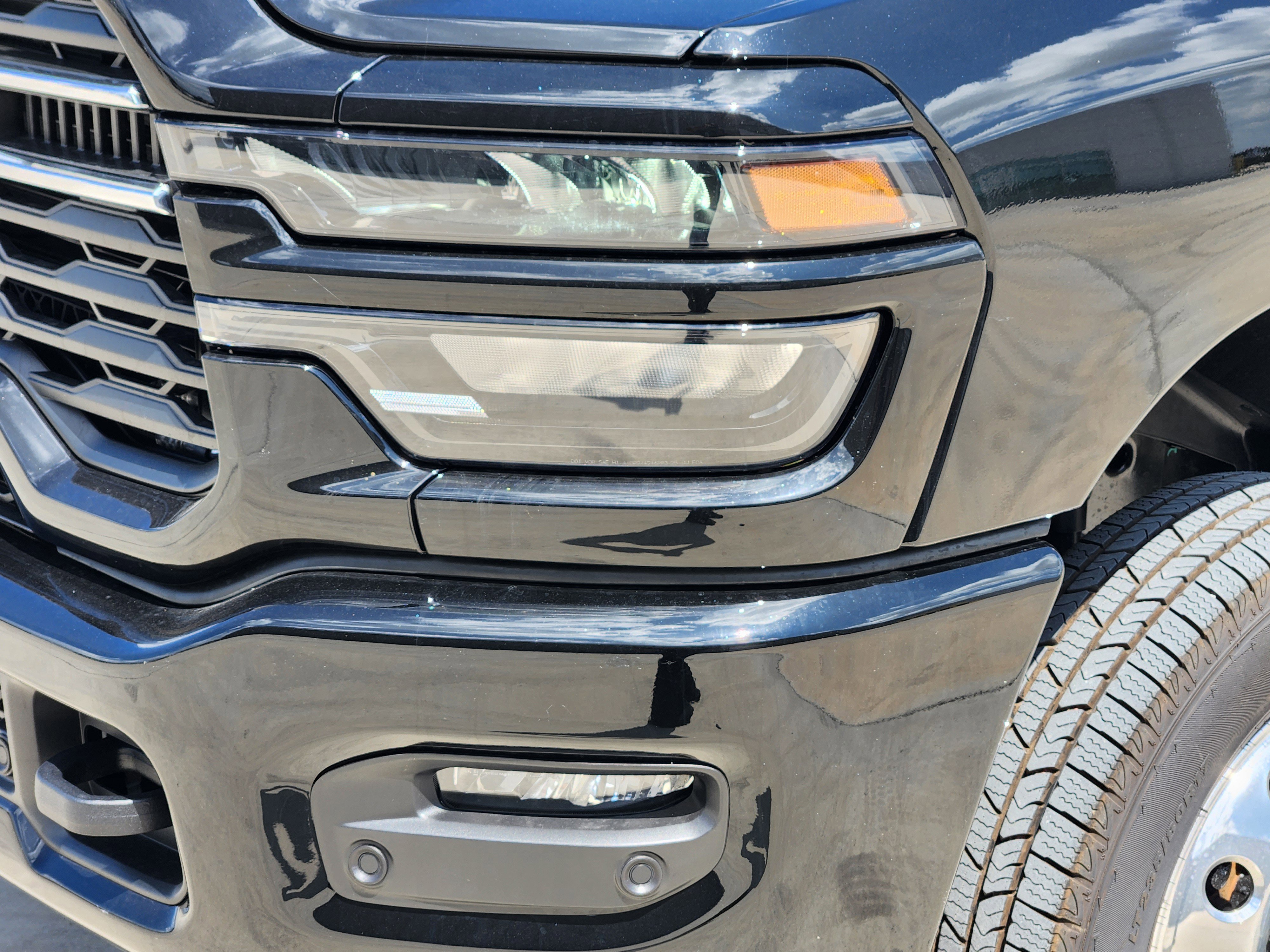 New 2026 Diamond Black Crystal Pearl-Coat Exterior Paint RAM Lone Star image 7