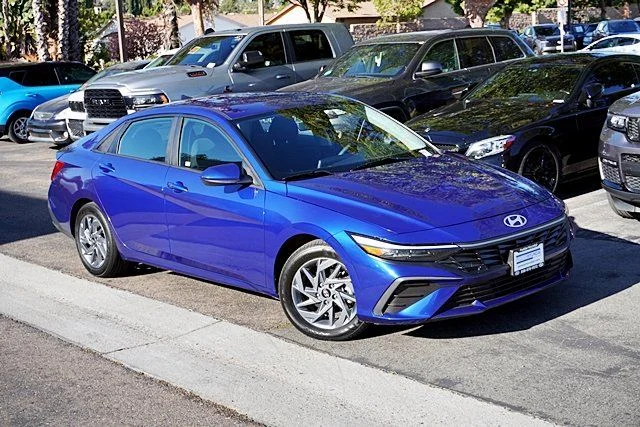 Used 2024 Blue Hyundai SEL image 2