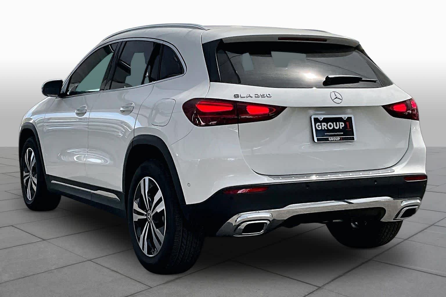 New 2026 Polar White Mercedes-Benz GLA 250 image 4