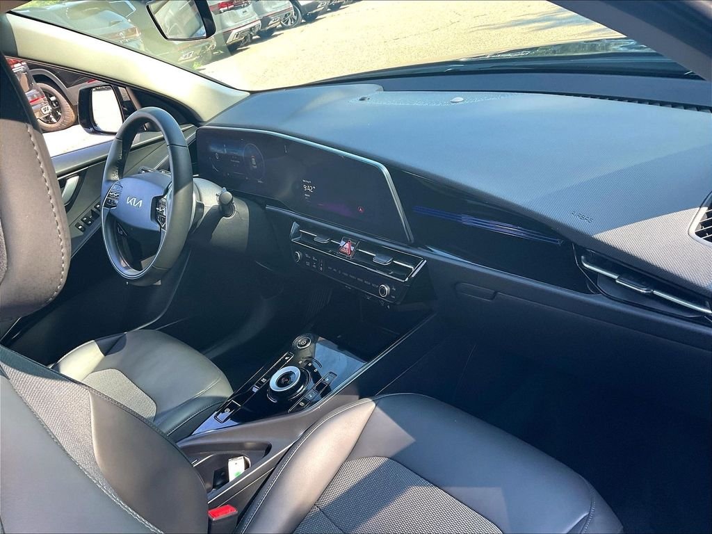Used 2023 Gray Kia Wind image 14