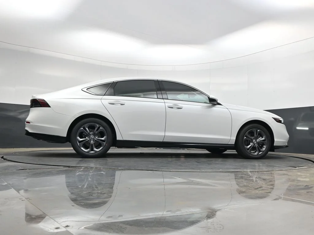 New 2026 Platinum White Pearl Honda EX-L image 32