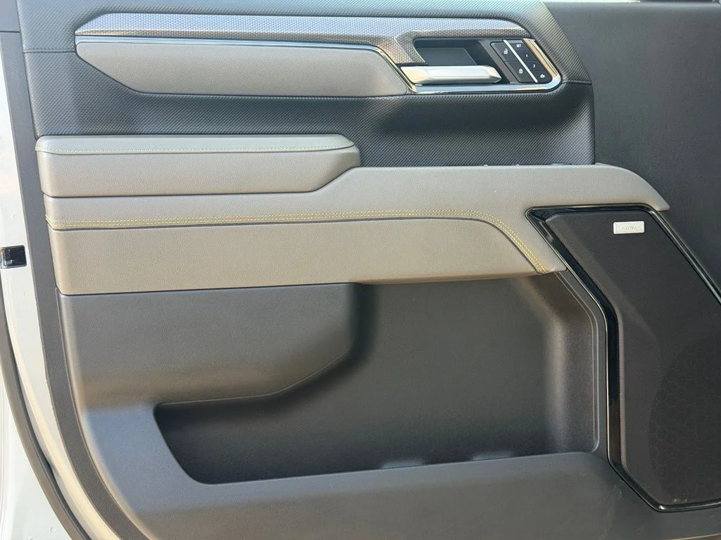 Used 2025 Gray Chevrolet ZR2 image 23