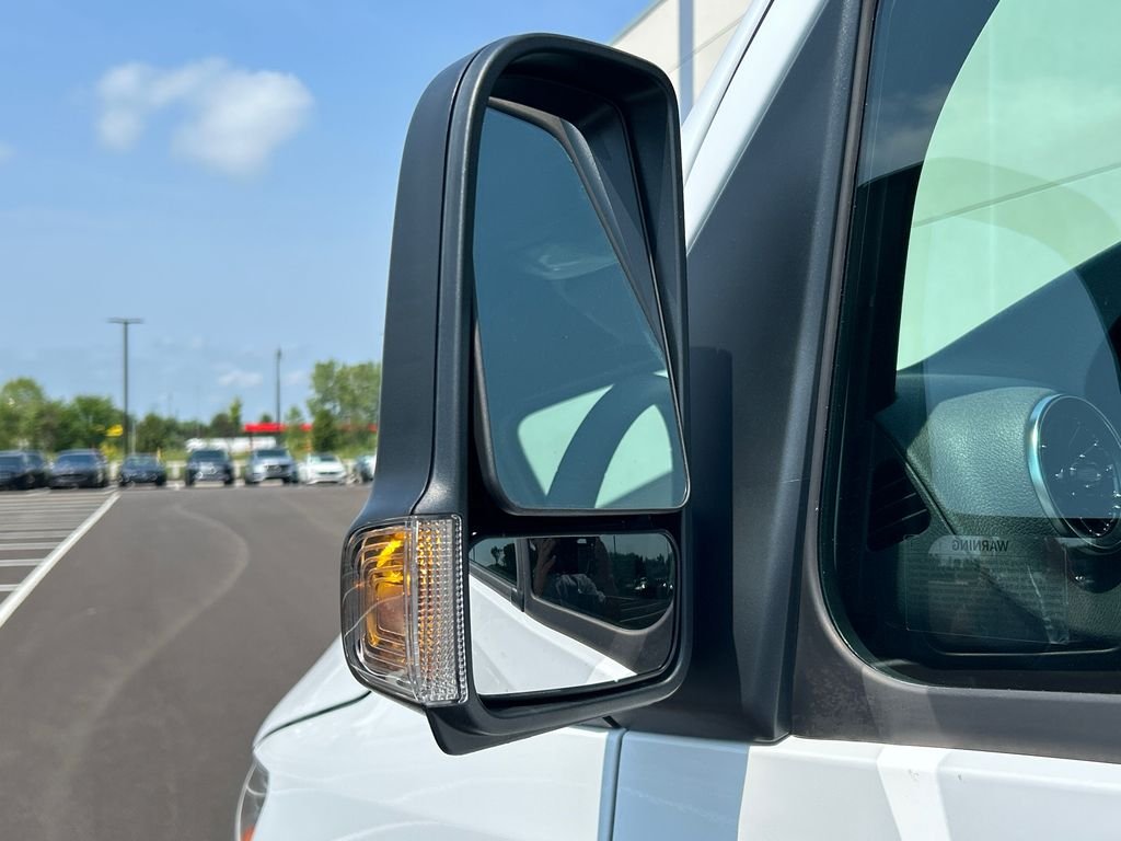 New 2026 Arctic+White Mercedes-Benz Cargo 144 WB image 28