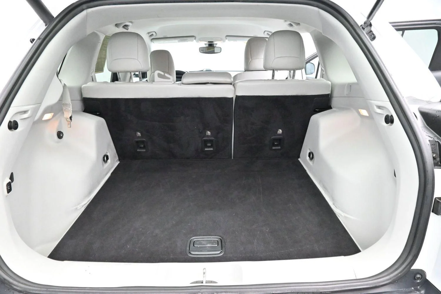 Used 2019 Bright White Clearcoat Jeep Limited image 9