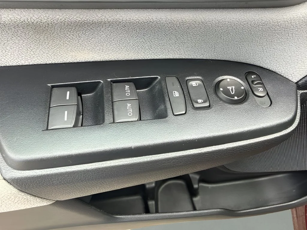 Used 2018  Honda EX image 29