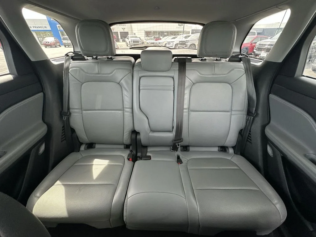 Used 2020 Silver Lincoln Reserve image 23