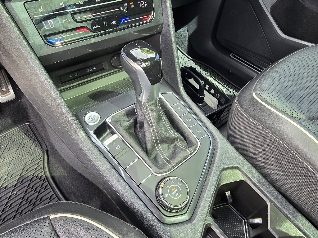 Used 2022 Oryx White Pearl Volkswagen SEL R-Line image 21