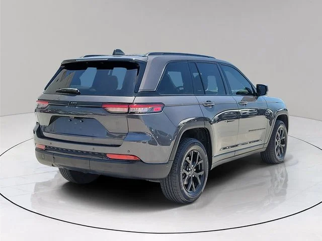 Used 2024 Gray Jeep Altitude X image 6