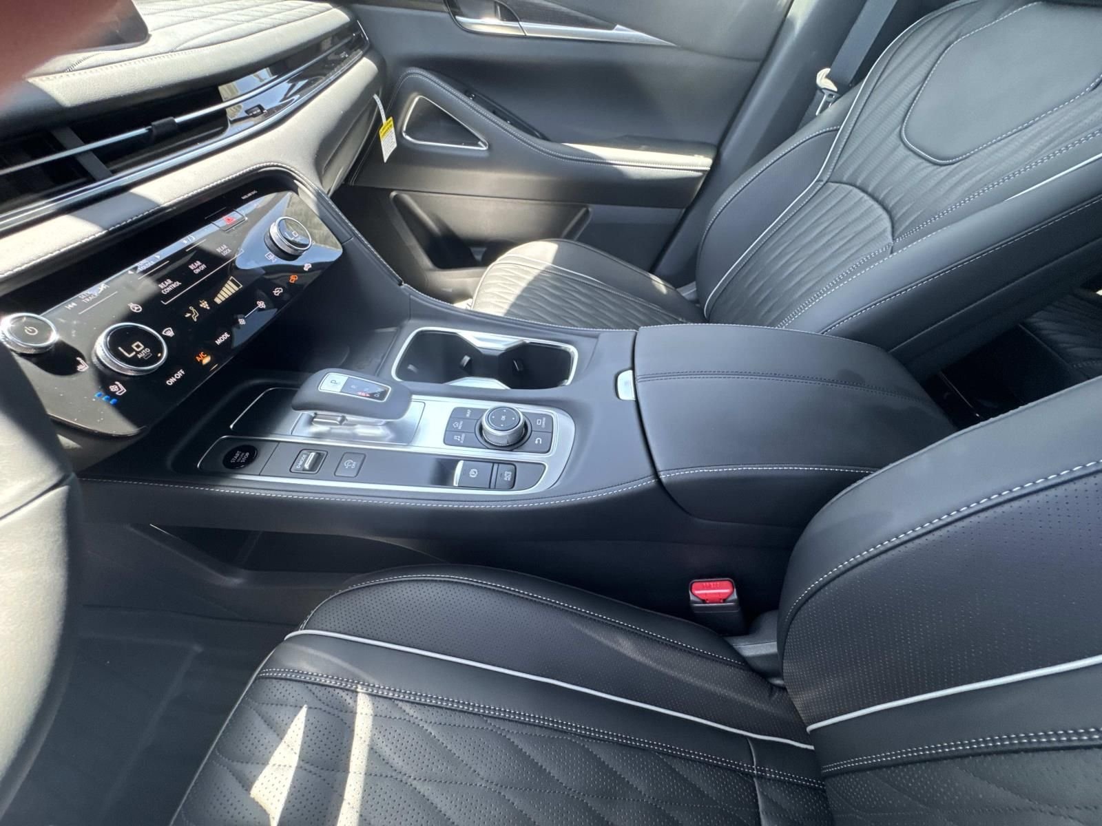 New 2027 MINERAL BLACK INFINITI Autograph AWD image 18