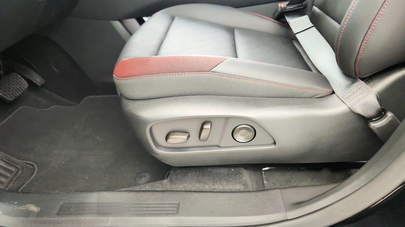 2027 Chevrolet Equinox RS - Photo 15