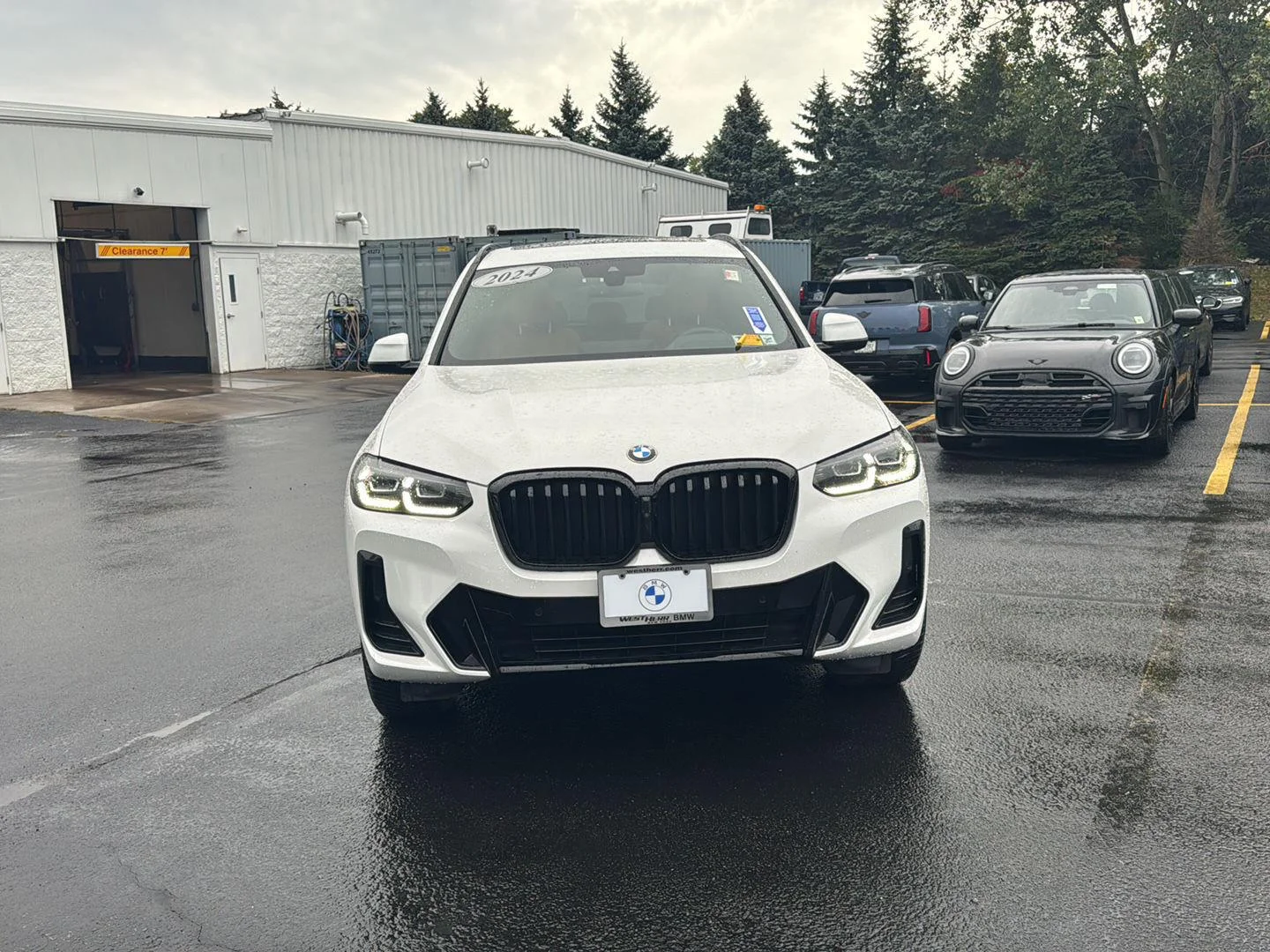 Used 2024 Mineral White Metallic BMW xDrive30i image 8