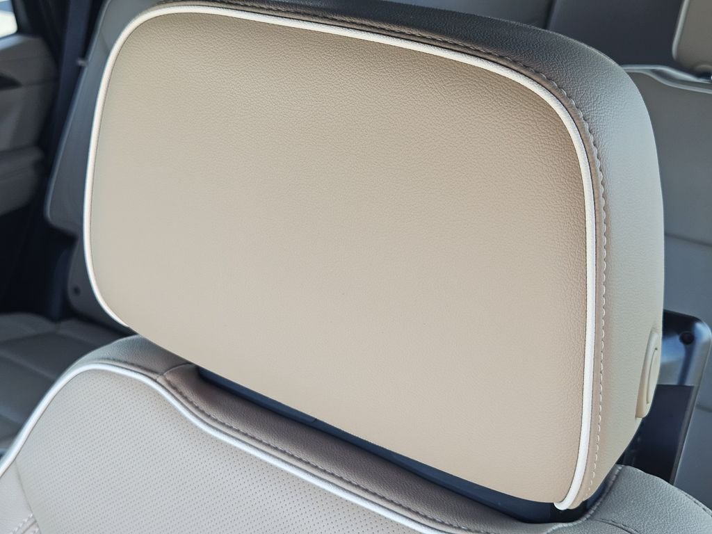Used 2023 White Chevrolet Premier image 16