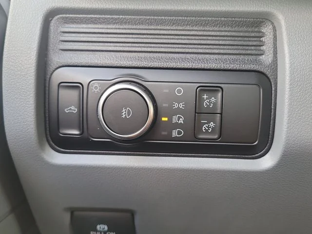 New 2026 Oxford White Ford XLT image 31