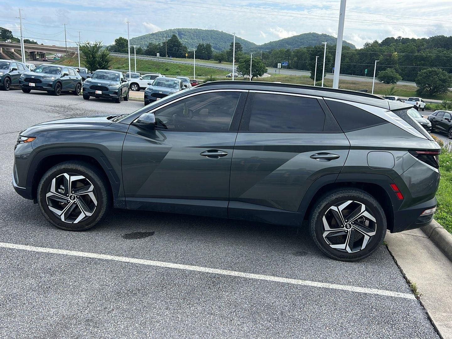 Used 2023 Amazon Gray Hyundai SEL image 2