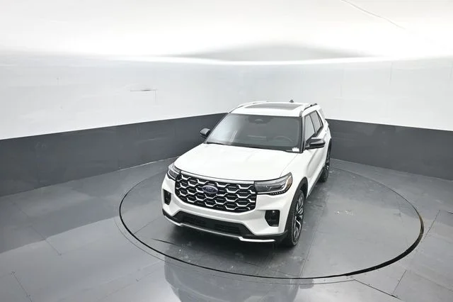New 2026 Star White Metallic Tri-Coat Ford Platinum™ image 22