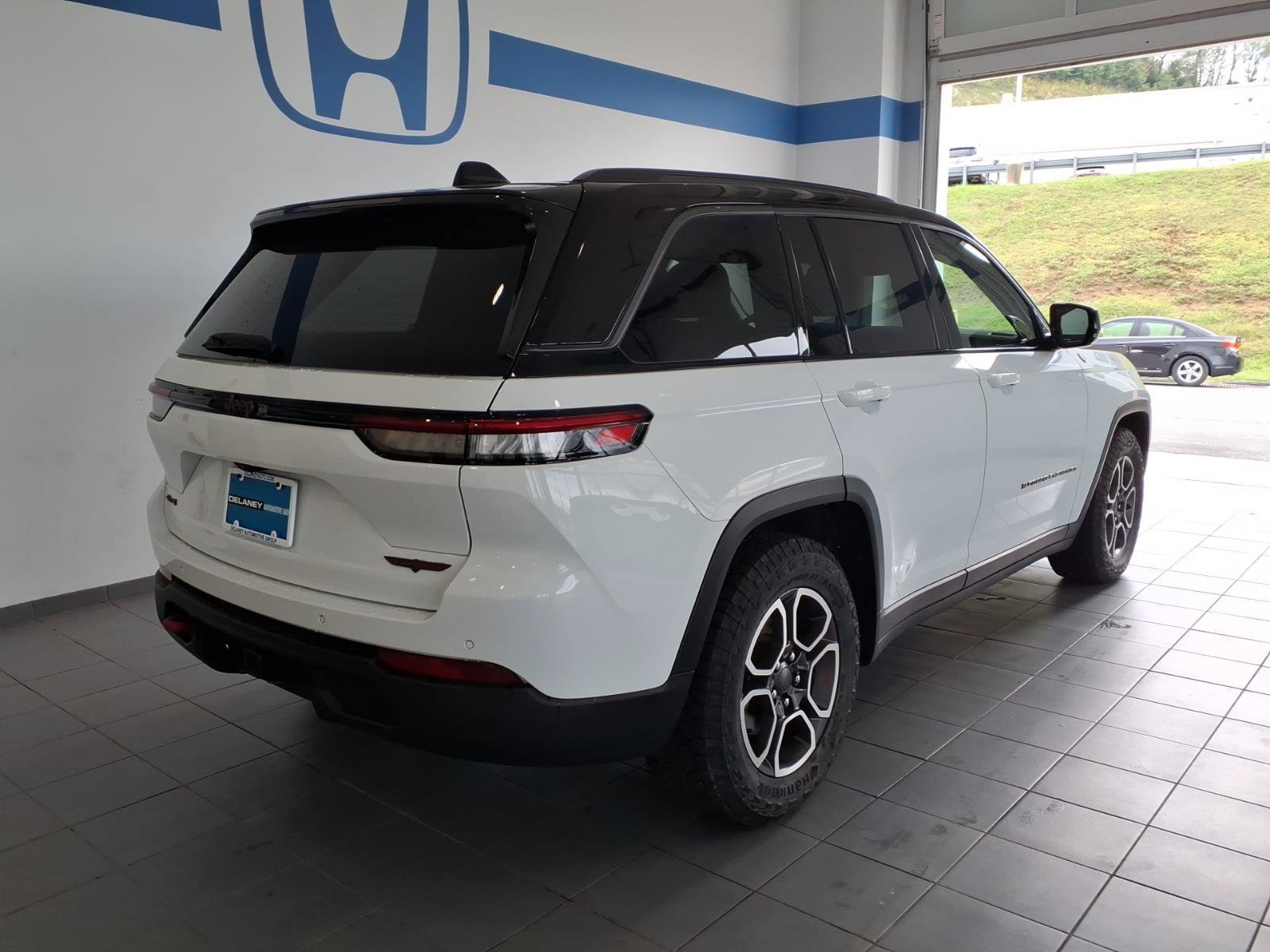 2022 Jeep Grand Cherokee Trailhawk - Photo 6