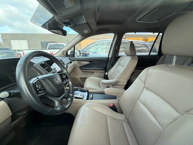 Used 2022 Red Honda Touring image 7
